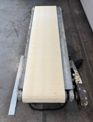 Aanvoerbandje flowpackmachine Eigen bouw, grijs, bouwjaar 2012